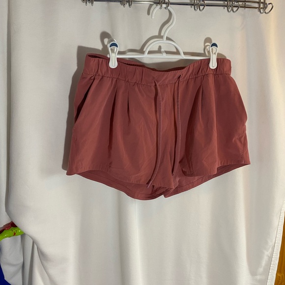 Lululemon Stroll at Sundown Short 3" - Picture 3 of 10